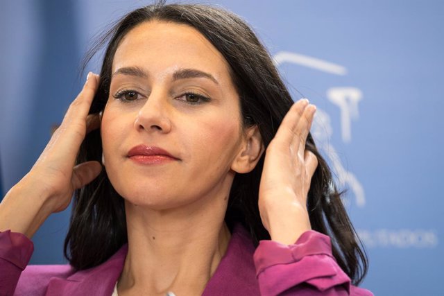 La portaveu de Ciutadans en el Congrés, Inés Arrimadas, durant una roda de premsa, en el Congrés dels Diputats, a 1 de juny del 2023, a Madrid (Espanya).