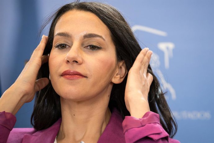 La portaveu de Ciutadans en el Congrés, Inés Arrimadas, durant una roda de premsa, en el Congrés dels Diputats, a 1 de juny del 2023, a Madrid (Espanya).