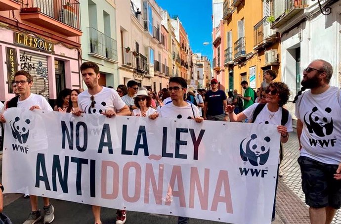 Manifestación en contra de la PDL para la regulación de los regadíos de la Corona Nrote de Doñana.