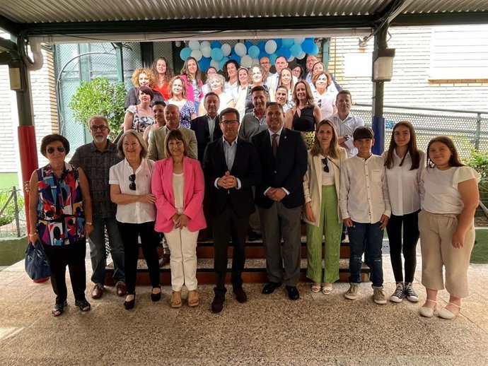 El delegado de Desarrollo Educativo visita el CEIP Diego Velázquez de El Ejido.