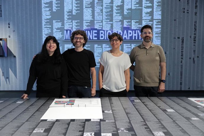 Presentació en el centre cultural La Nau de l'exposició  'Autoretrat o doble digital'