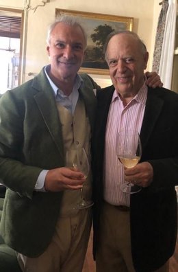 Manuel de la Peña acompañado a su derecha del Marqués de Griñón.