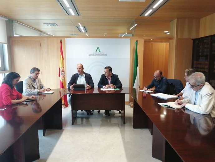 David Gil y Óscar Curtido en la reunión de la comisión provincial sobre esteros de la Bahía.