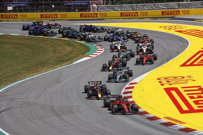Archivo - Race start of the race, depart, 16 LECLERC Charles (mco), Scuderia Ferrari F1-75, action 01 VERSTAPPEN Max (nld), Red Bull Racing RB18, action 63 RUSSELL George (gbr), Mercedes AMG F1 Team W13, action during the Formula 1 Pirelli Grand Premio 