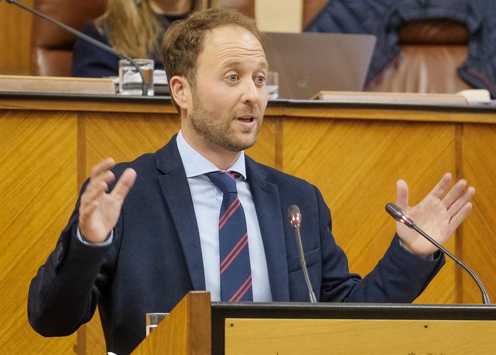 Archivo - El parlamentario del PP-A Erik Domínguez, en una foto de archivo en el Parlamento andaluz.