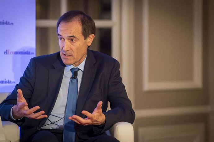 Archivo - Unicaja Banco cesa a su consejero delegado, Manuel Menéndez.