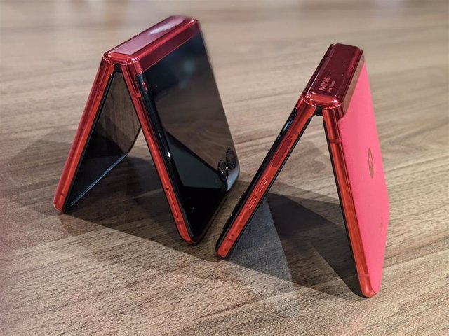 Motorola Razr 40 Ultra foldable smartphone in Viva Magenta color