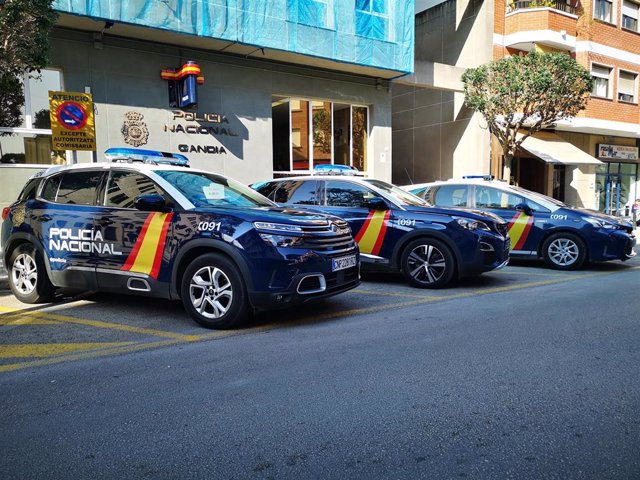 Archivo - Valencia.- Sucesos.- Agentes de Policía Nacional salvan la vida a unamujer que sufrió un infarto en su domicilio