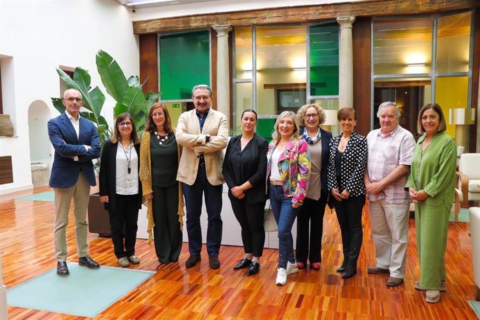 El consejero de Sanidad, Jesús Fernández Sanz, ha presidido la reunión del Patronato de la Fundación Sociosanitaria de Castilla-La Mancha, que se ha celebrado en las dependencias de la nueva residencia comunitaria 'Hospital del Rey', de Toledo.