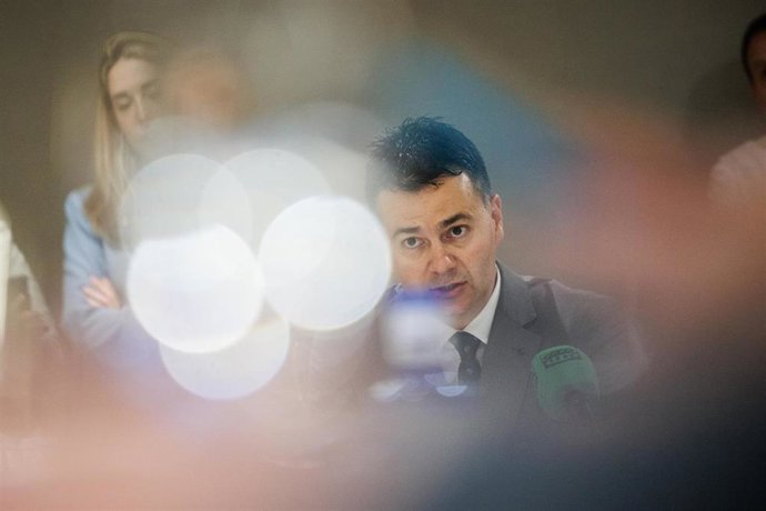 El ministro de Industria, Comercio y Turismo, Héctor Gómez, durante un desayuno informativo, en Hotel Meliá Castilla, a 1 de junio de 2023, en Madrid (España). Durante el desayuno, se han ofrecido los datos turísticos del primer cuatrimestre del año y a