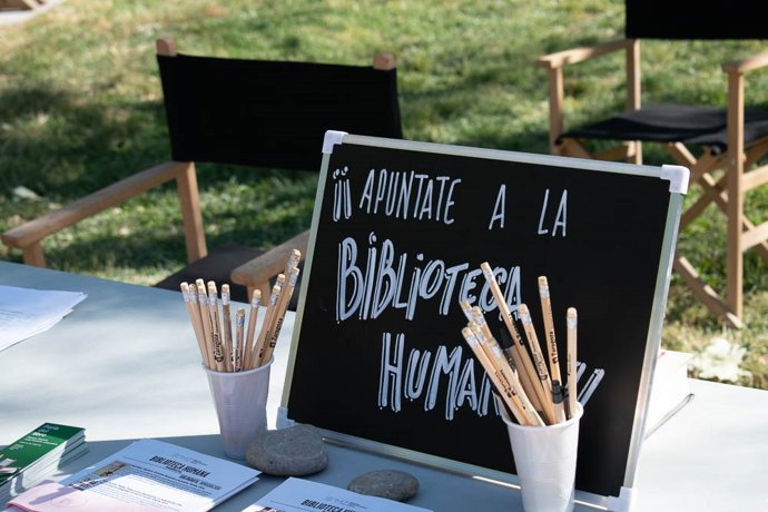 Archivo - La IV edición de la Biblioteca Humana se traslada al Parque Grande durante la Feria del Libro