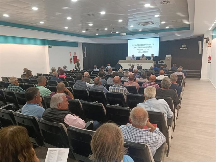 La Cámara Agraria de Valladolid denuncia que la Junta ya no la financia y pese a ello seguirá prestando asesoramiento.