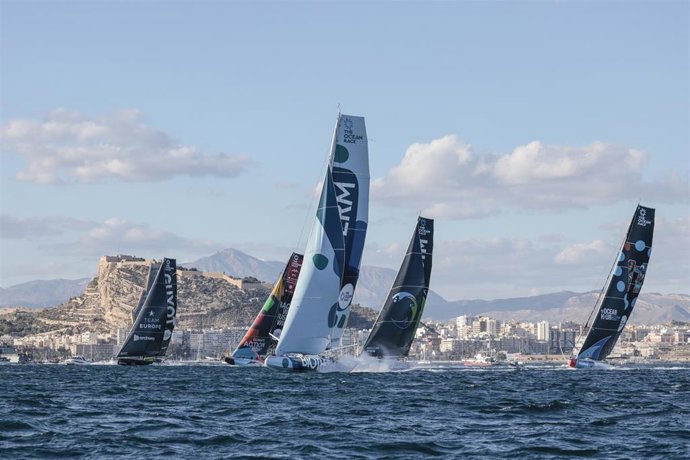 Archivo - Los barcos de The Ocean Race certifican el aumento de microplásticos en los océanos.