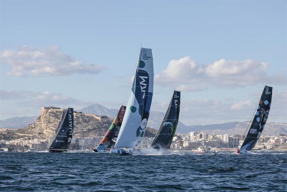 Archivo - Los barcos de The Ocean Race certifican el aumento de microplásticos en los océanos.