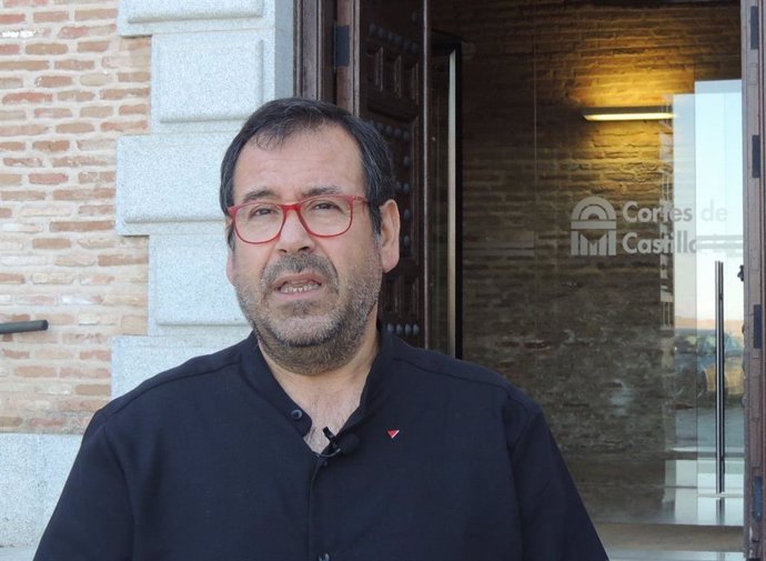 Archivo - El coordinador regional de IU Juan Ramón Crespo