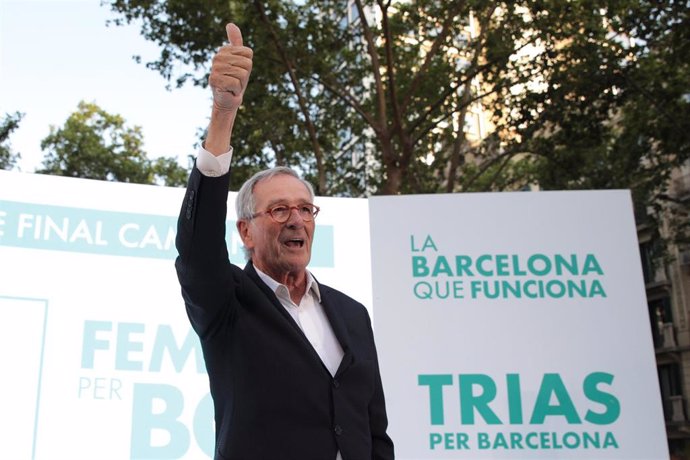 El candidato de JxCat a la alcaldía de Barcelona, Xavier Trias, durante el acto de cierre de campaña, en los Jardinets de Grcia, a 26 de mayo de 2023, en Barcelona, Catalunya (España).