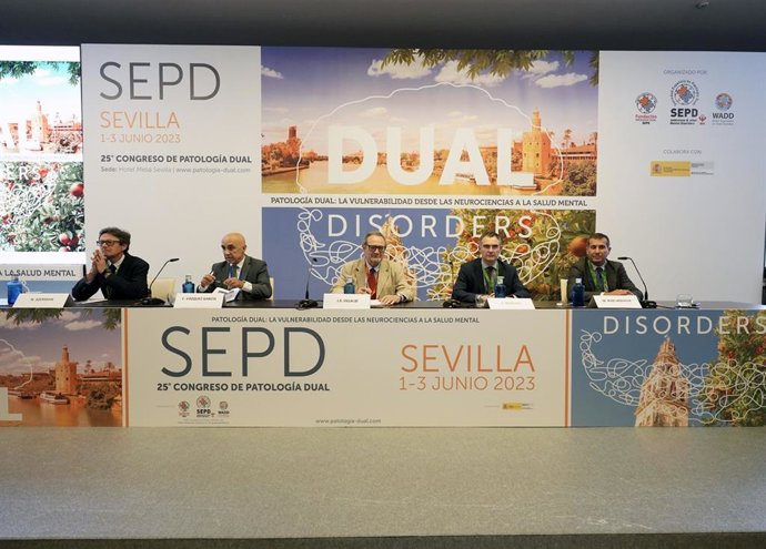 Inauguración del 25 Congreso de la Sociedad Española de Patología Dual, en Sevilla.