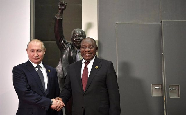 Archivo - Los presidentes de Rusia, Vladimir Putin, y de Sudáfrica, Cyril Ramaphosa.