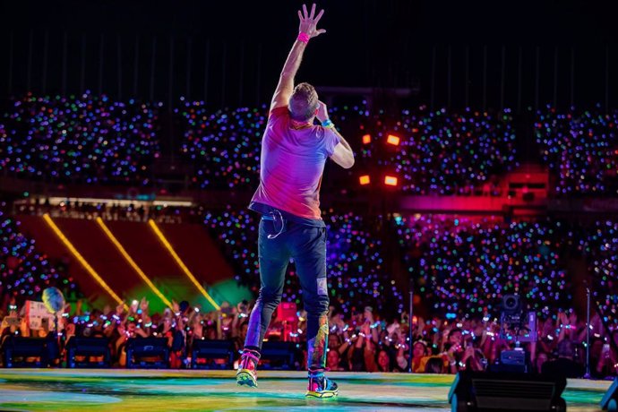 El cantante de la banda británica Coldplay, Chris Martin, durante un concierto en el Estadi Olímpic Lluís Companys, a 24 de mayo de 2023, en Barcelona, Catalunya (España).