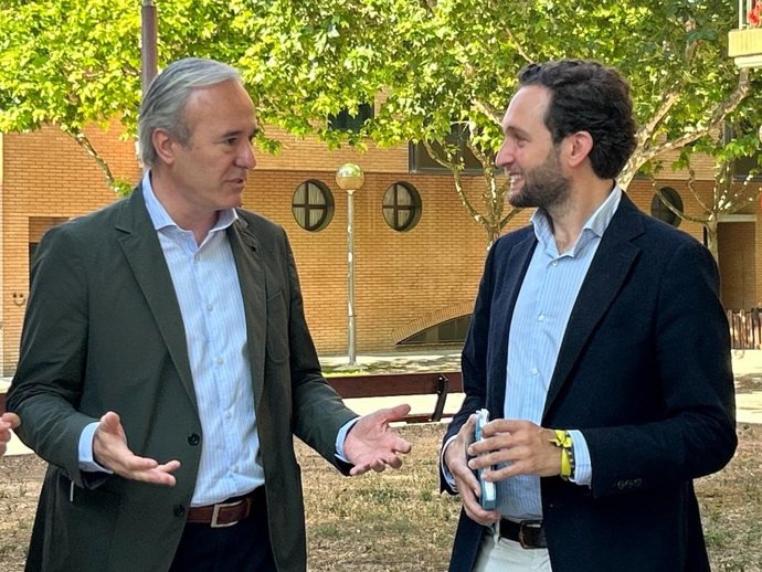 El presidente del PP Aragón, Jorge Azcón, y el alcalde de Monzón (Huesca), Isaac Claver, próximo presidente de la DPH.