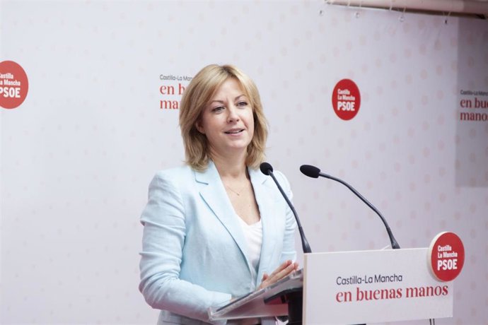 La portavoz del Grupo Parlamentario Socialista en las Cortes de C-LM, Ana Isabel Abengózar, en rueda de prensa.