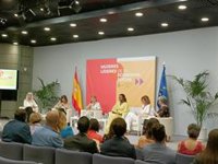 Yolanda Díaz pide a Garamendi y a los agentes sociales que "recapaciten" para "sacar adelante" el Estatuto del Becario