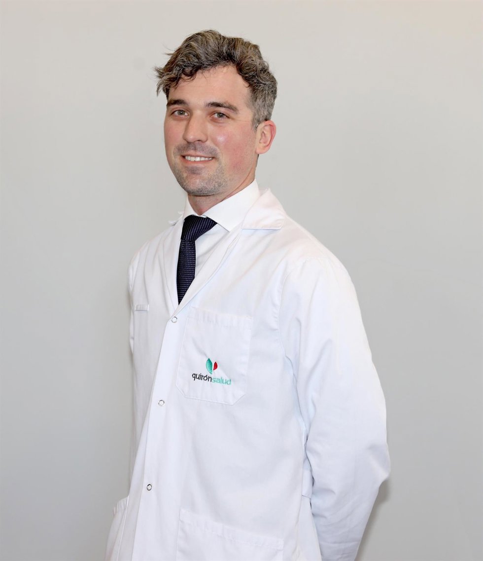El especialista en Cirugía Plástica, Estética y Reparadora del Hospital Quirónsalud Sagrado Corazón y Materno-Infantil Quirónsalud Sevilla, Pablo Reyes