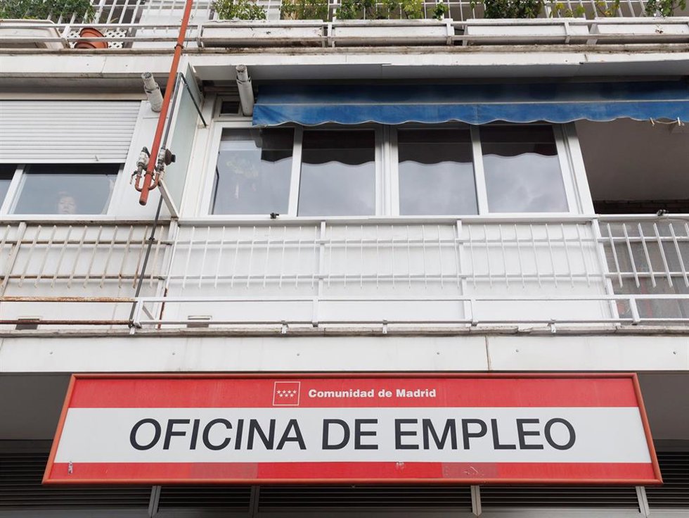 Oficina de Empleo, a 2 de junio de 2023, en Alcorcón, Madrid (España).