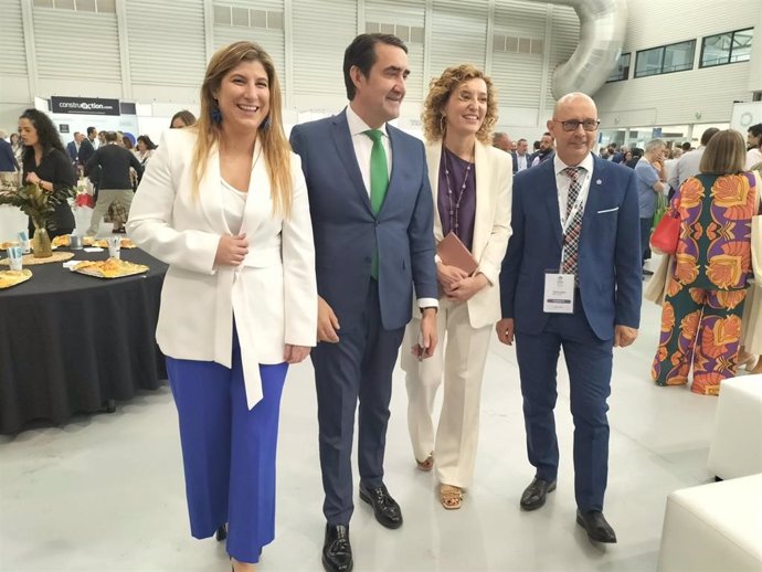 El consejero de Medio Ambiente, Vivienda y Ordenación del Territorio en la Feria de Valladolid donde se ha celebrado el XVIII Encuentro Nacional de Administradores de Fincas