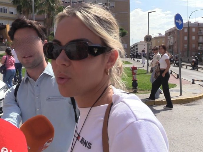 Alba Silva, llegando al hospital Virgen del Rocío de Sevilla este viernes