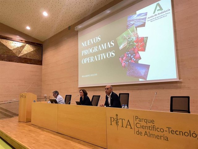La Consejería de Agricultura ha organizado una ronda de jornadas informativas con técnicos gerentes y presidentes de Organizaciones de Productores de Frutas y Hortalizas (OPFH) de Andalucía.
