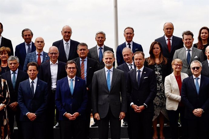 Fotografía de grupo de Su Majestad el Rey con el Consejo de Presidentes (COPRES) de BusinessEurope.  Casa de S.M. El Rey