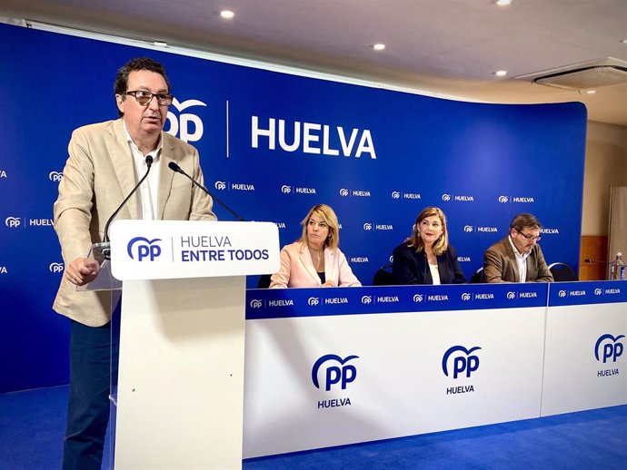 El presidente del PP de Huelva, Manuel Andrés González, preside este viernes la Junta Directiva Provincial de la formación en Huelva.