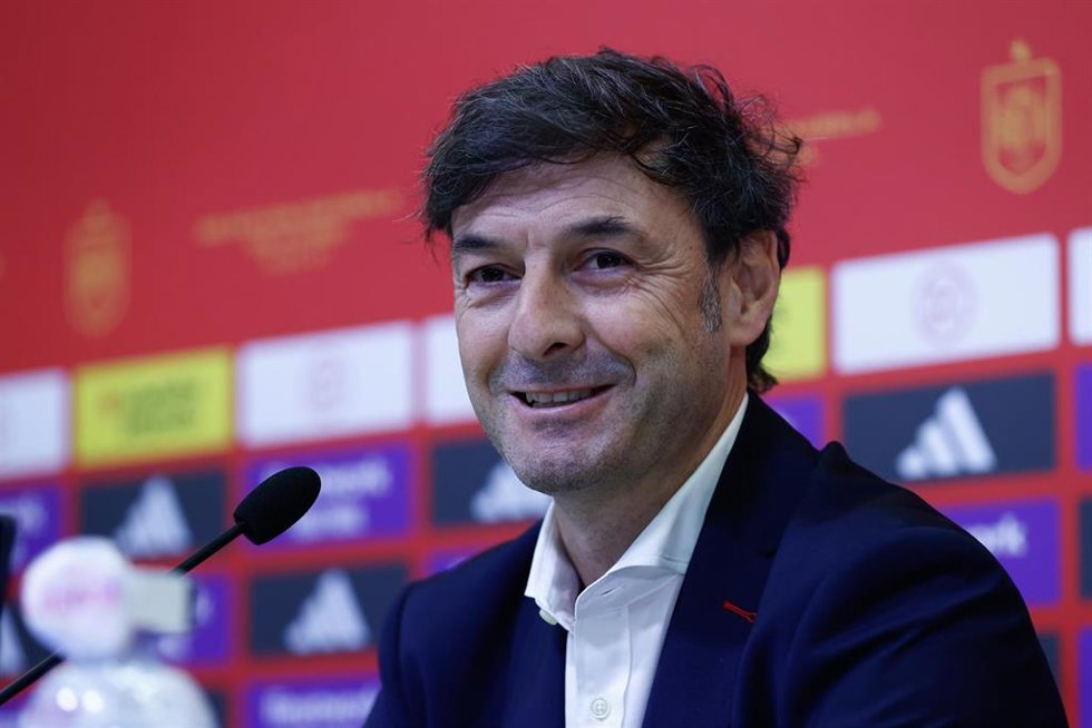 Archivo - Santi Denia, head coach of Spain U21, attends during his press conference celebrated at Ciudad del Futbol on March 17, 2023, in Las Rozas, Madrid, Spain.