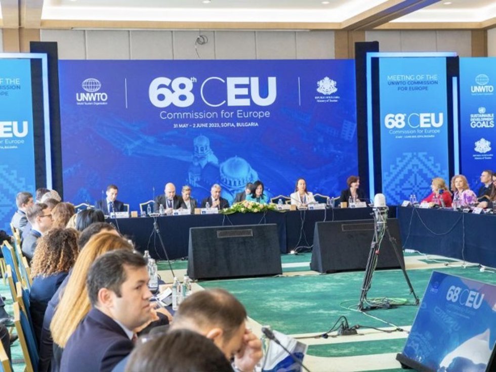 Empleo, educación y sostenibilidad, prioridades clave en la reunión de la OMT entre líderes del turismo en Bulgaria.