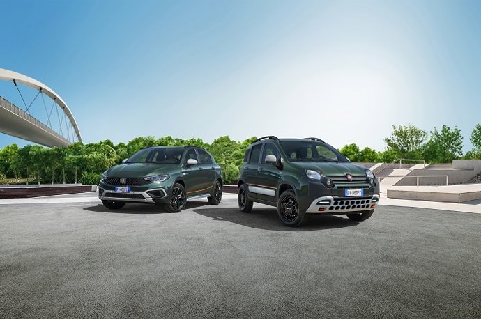 Archivo - Fiat Panda y Tipo Garmin