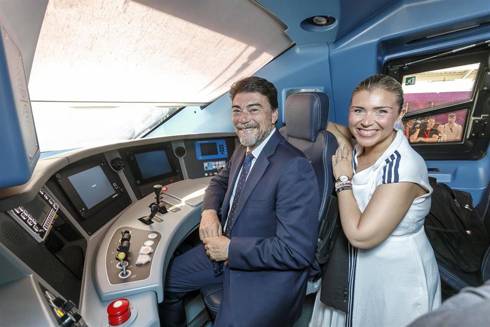 Imagen del alcalde de Alicante, Luis Barcala, y la vicealcaldesa, Mari Carmen Sánchez.
