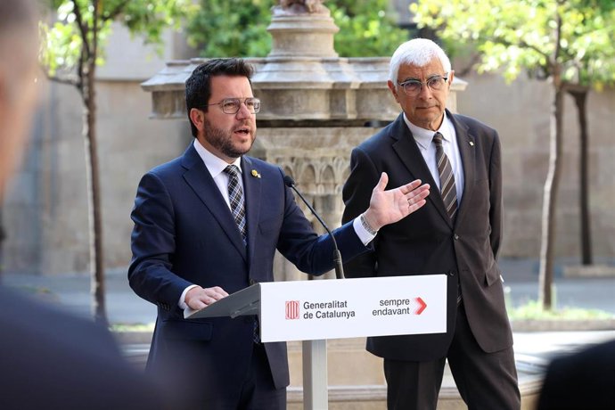El presidente de la Generalitat, Pere Aragons, y el conseller de Salud, Manel Balcells, han recibido a los representantes de las empresas que acudirán a la feria