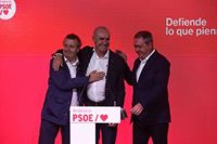 El PSOE de Sevilla aboga por que Muñoz "lidere" la oposición y no descarta "complementar" con un puesto en el Senado