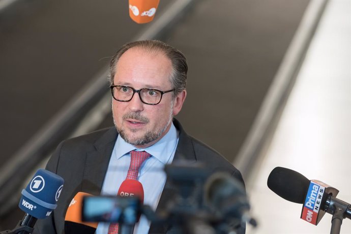 Archivo - August 30, 2022, Prague, Czech Republic: Austria's foreign minister Alexander Schallenberg speaks to the media prior to the beginning of the Informal Meeting of European Union foreign affairs ministers. The main discussed topics of the Informal 