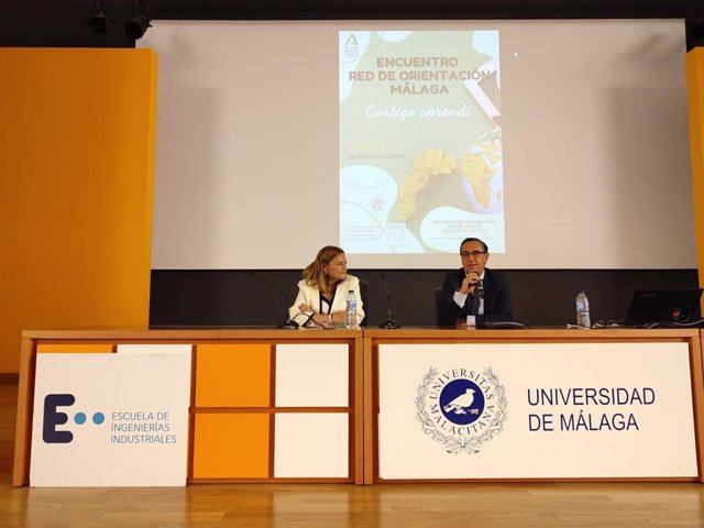 El delegado territorial de Desarrollo Educativo y Formación Profesional y de Universidad, Investigación e Innovación en Málaga, Miguel Briones, ha asistido al Encuentro de la Red de Orientadores de la provincia.