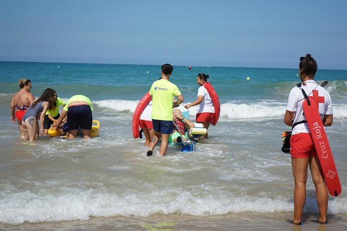 Nota Y Fotos La Playa De Camposoto Adelanta A Este Fin De Semana El Inicio De Una Nueva Temporada De Verano