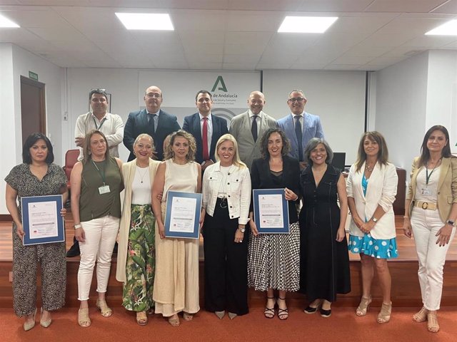 Recogida de acreditación de la calidad de los servicios en centros de salud de Chiclana, Conil y Puerto Real.