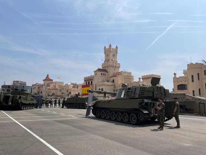 Un dels carros de combat a la caserna del Bruc