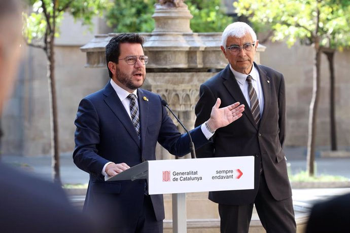 El president de la Generalitat, Pere Aragons, i el conseller de Salut, Manel Balcells