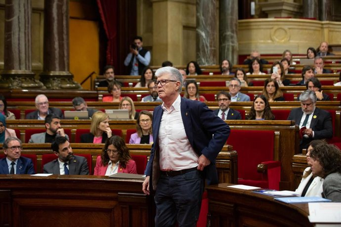 Archivo - El diputado de Cs, Matías Alonso, después de que la presidenta del Parlament le haya expulsado de la sesión plenaria, en el Parlament de Cataluña, a 27 de abril de 2022, en Barcelona, Cataluña (España). El pleno gira en torno a la votación de 