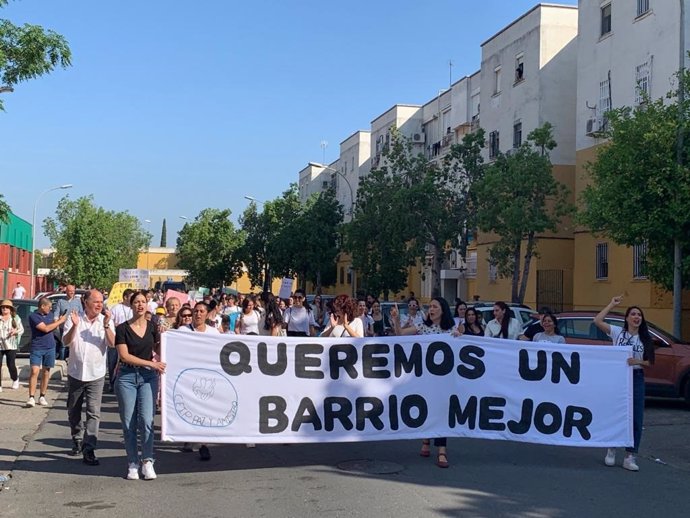 Manifestación en el Polígono Sur en demanda de mejoras para la población infantil