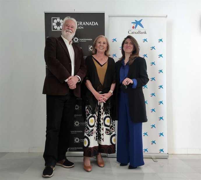 El director del Festival Internacional de Música y Danza de Granada, Antonio Moral; la presidenta de CajaGranada Fundación, María Elena Martín-Vivaldi; y la directora de Banca de Instituciones de CaixaBank en Andalucía, María Rosa Márquez