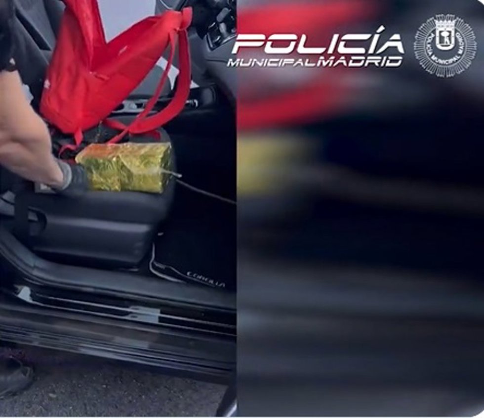 Detenido el conductor de un VTC por trasladar 3 kilos de hachís en el coche
