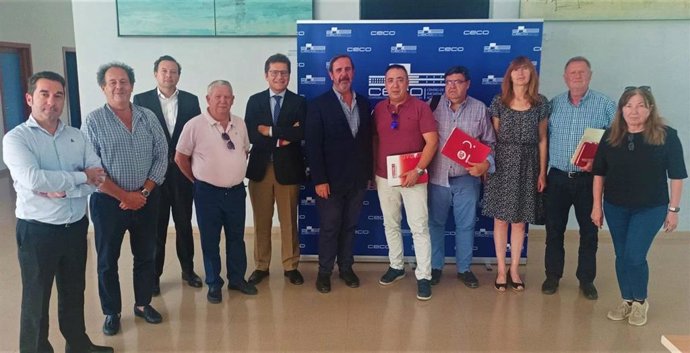 Representantes de CCOO, UGT y Asempur, tras la firma del convenio colectivo de las clínicas sanitarias privadas de Córdoba.